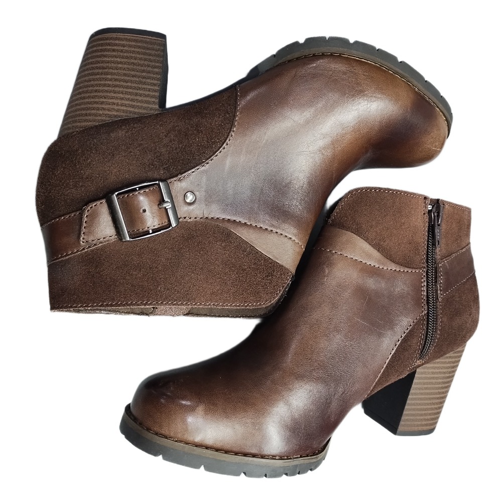 Clarks Collection Ankle Booties Womens Size 8.5W Brown Leather Block Heel EUC
